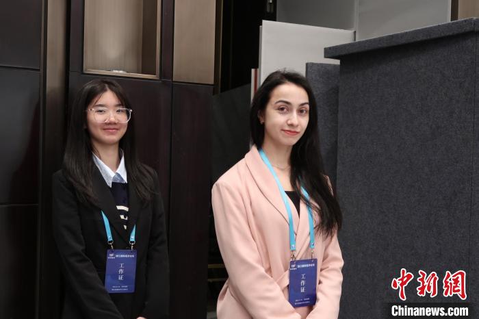 欧陆娱乐主管:(新春见闻)乌克兰“斜杠青年”的“新春策划”